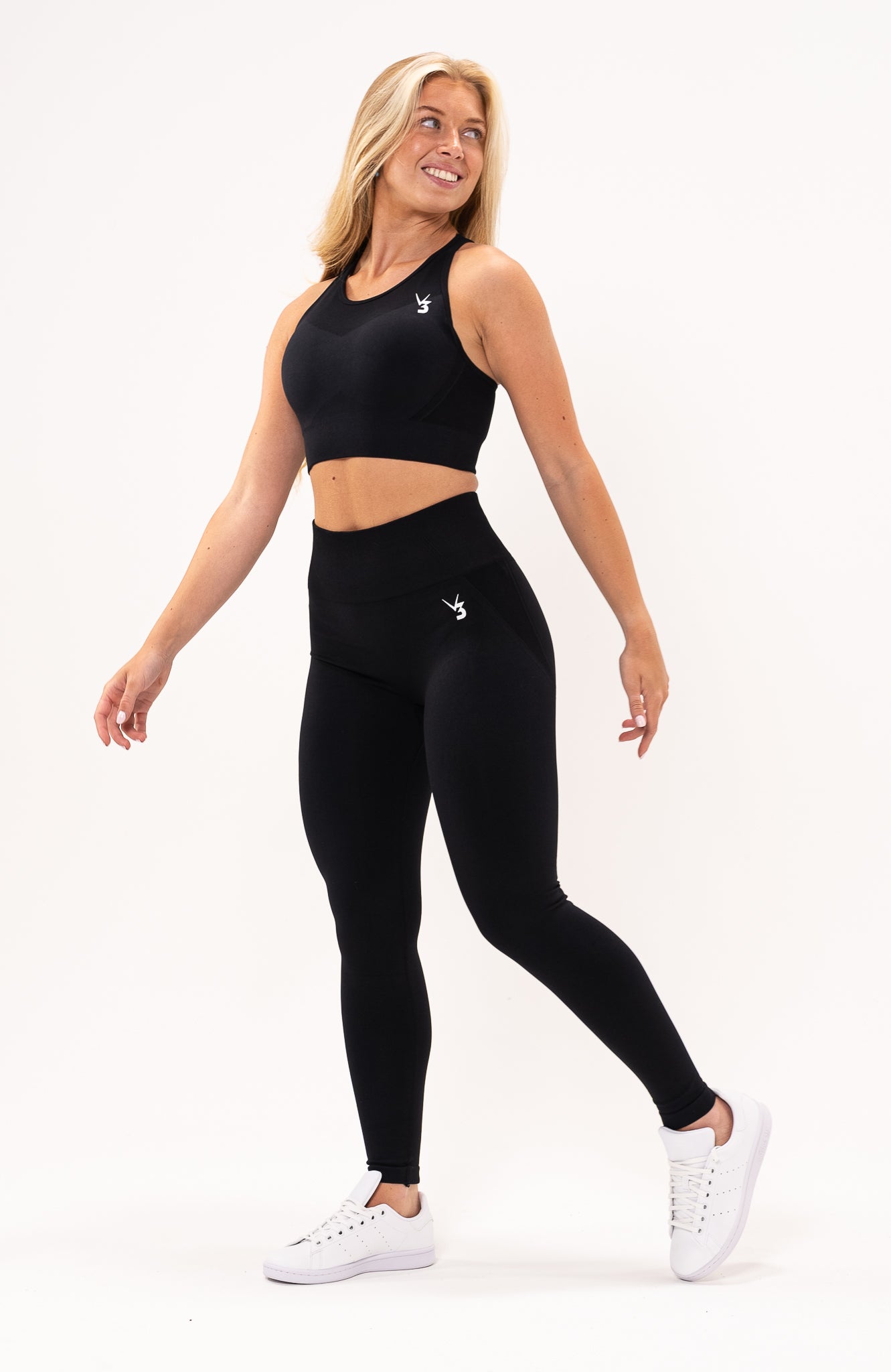 V3 Apparel Women's Tempo seamless scrunch bum shaping high waisted leggings and training sports bra in black – Squat proof sports tights and training bra for Gym workouts training, Running, yoga, bodybuilding and bikini fitness.